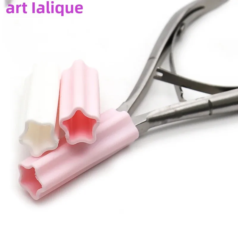 

Розовый пластиковый набор кусачек, 2 шт., защитный рукав для маникюра и педикюра, ножницы для кутикулы и пинцет для омертвевшей кожи40