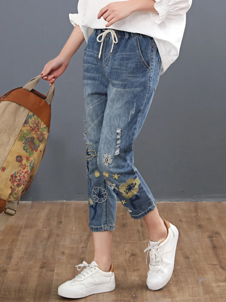 Amaxlulue 2025 chinês verão moda senhoras vintage bordado jeans feminino casual floral denim calças rasgadas harem pantalons