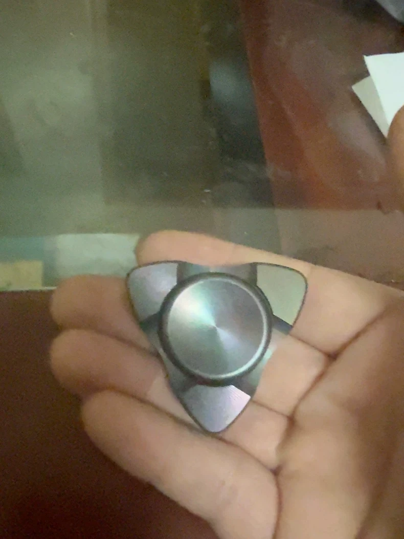 

Thick Dog Head Fingertip Gyroscope, Made of Zirconium Color Material