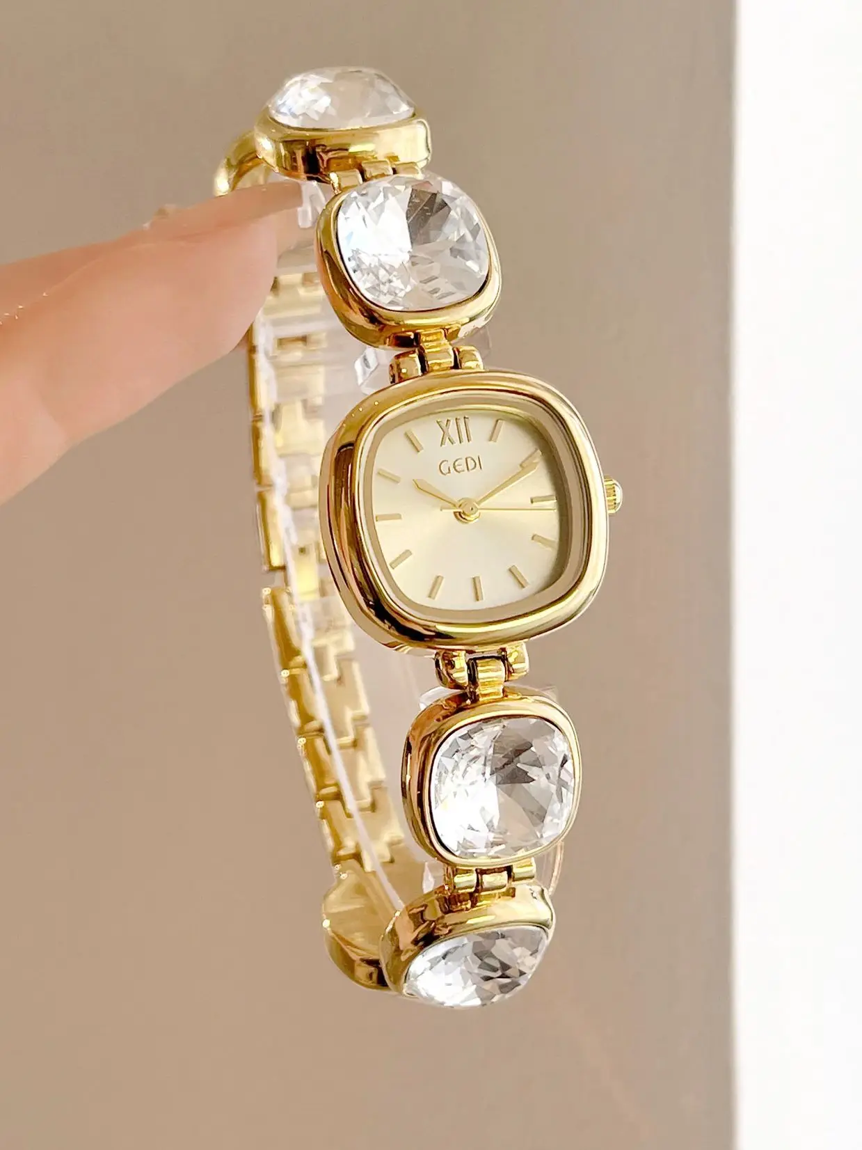 

Ретро-роскошные женские часы, модные квадратные часы с цирконием в форме кубика сахара, женские кварцевые наручные часы, женские праздничные подарки для женщин