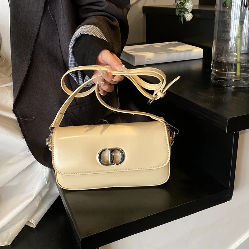 Sac à bandoulière tendance avec sangle en chaîne pour femmes, sac à bandoulière léger, petit sac carré décontracté pour un usage quotidien, nouvelle collection 2025