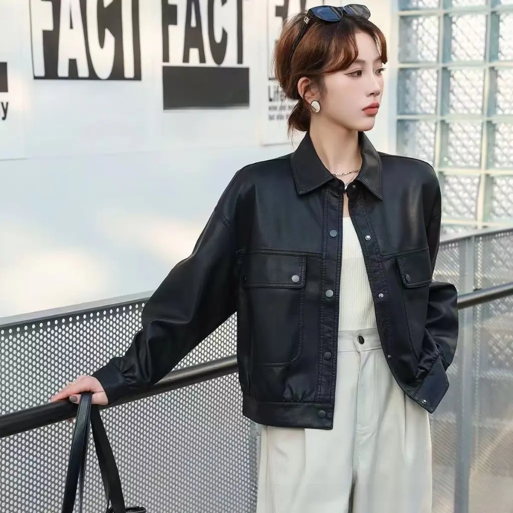 

Женская высококачественная нишевая кожаная куртка с воротником-поло, свободная повседневная рабочая одежда, стильная осенняя новая кожаная одежда