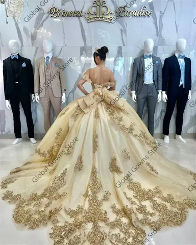 Glänsande Champagnefärgad Quinceanera-klänningar Bara Axlar Balklänning Applikation Pärlor Kristall Tyll Sweet 16 Klänning Anpassad 8 best sales champagnefärgade quinceanera-klänningar - №2