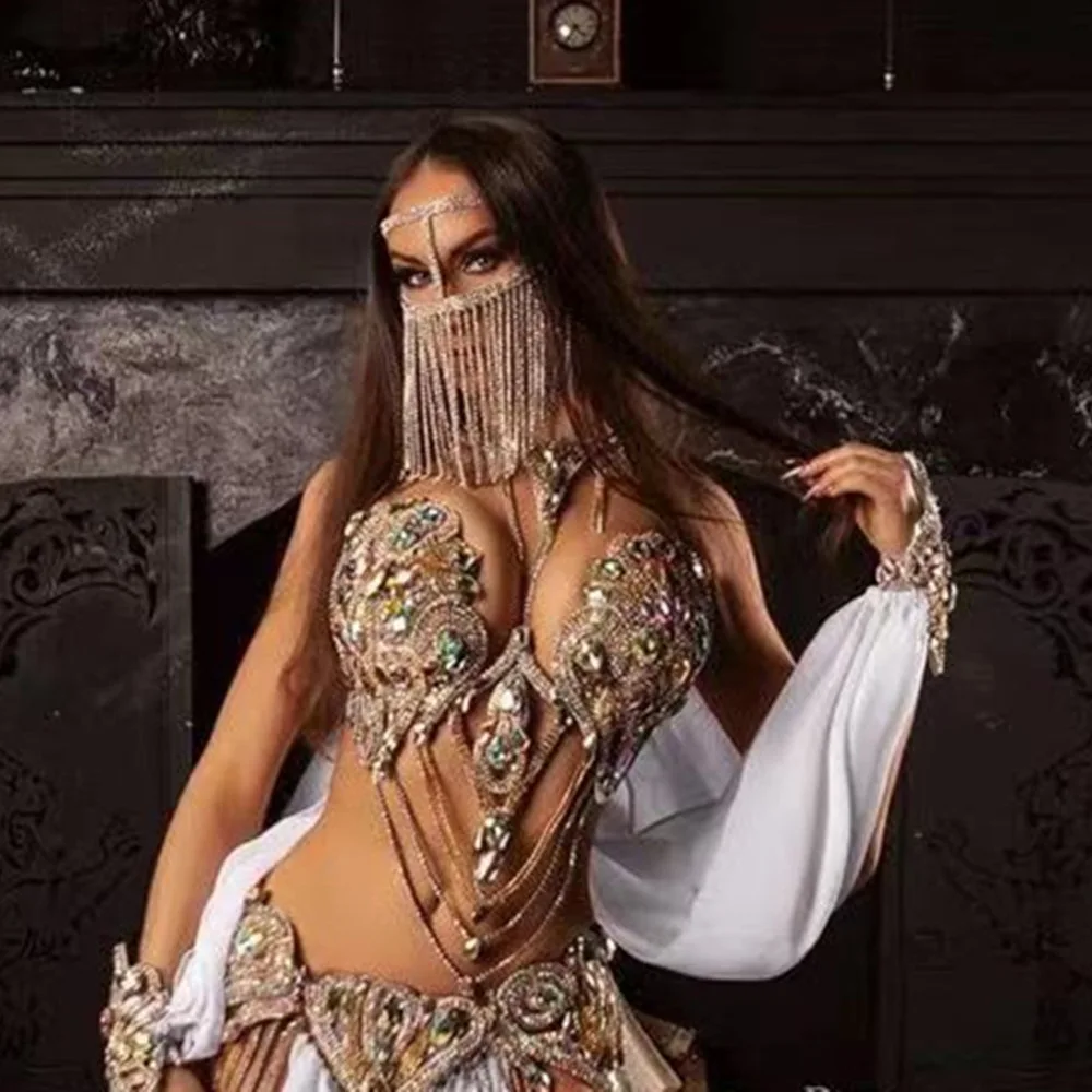 

Personalized Claw Chain with Long Dangling Rhinestone Mask - A High-end and Popular Accessory for Parties and Nightclubs.
