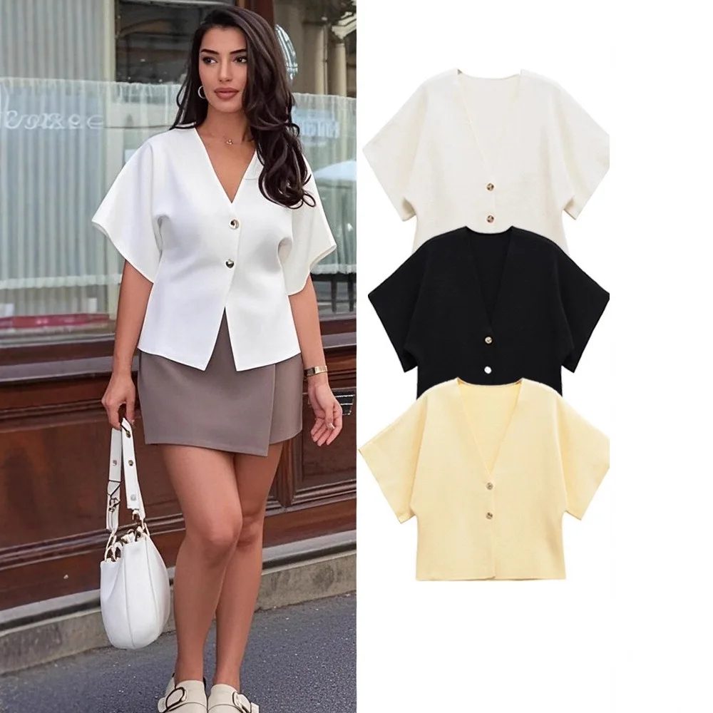 

Versatile European and American simple solid color V-neck knitted new commuter fashion temperament two-button short-sleeved top