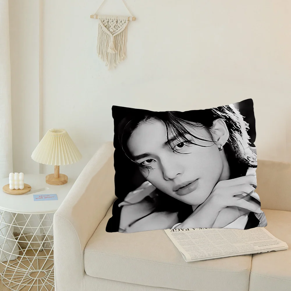 Ornamental Pillow Cover Pillowcase Cushion Cover Hyunjin Decorative Pillows for Sofa 45x45 Cushions Covers Bed Pillowcases 50x50