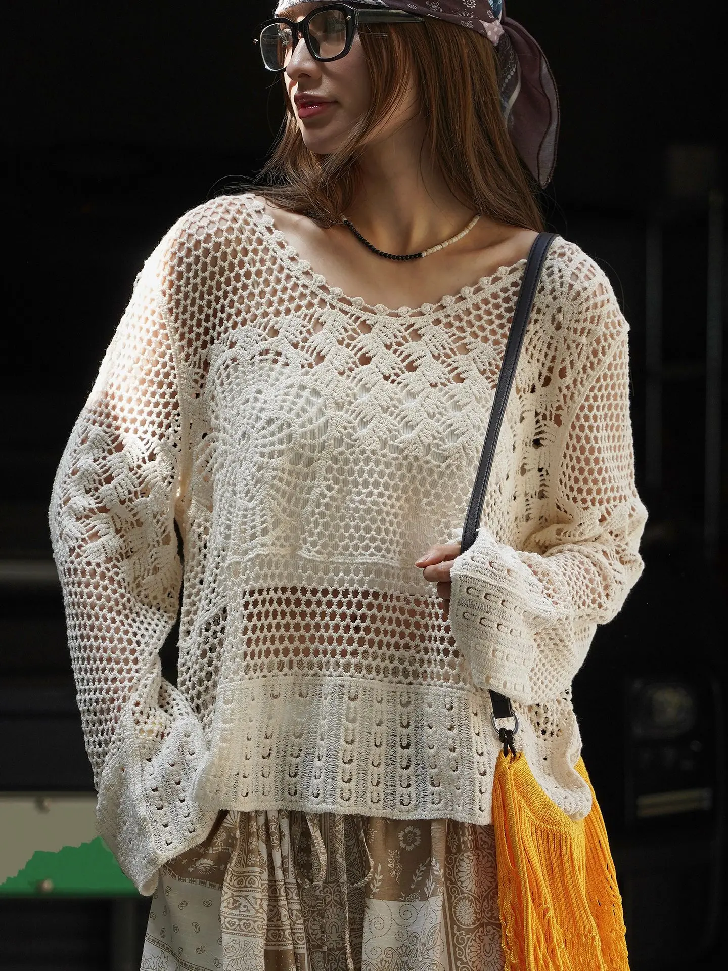 Primavera y verano suéter suelto casual de color sólido con cuello redondo y manga larga con diseño hueco para mujer