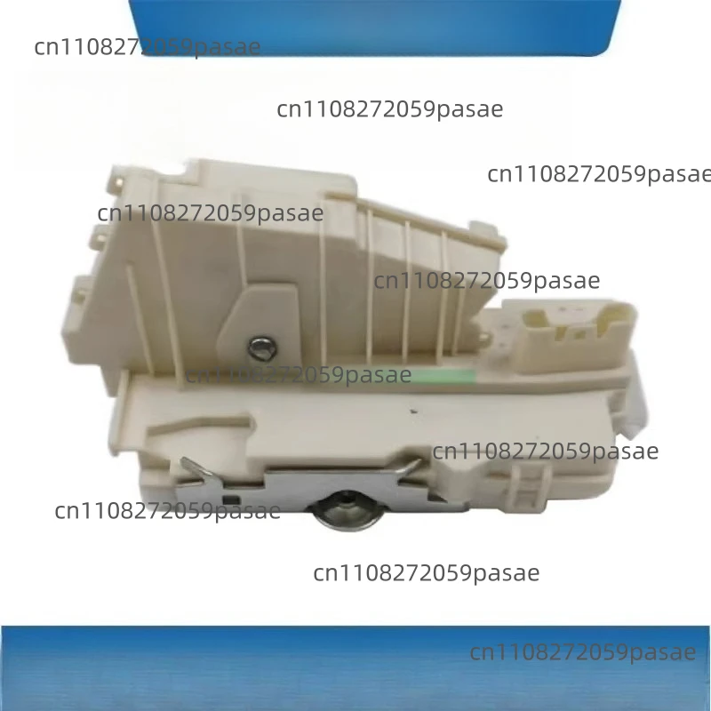 

Совместим с дверями W245, механизмом замка W169, защелкой B180, модулем центрального замка B200, шестигранным замком A160, A180