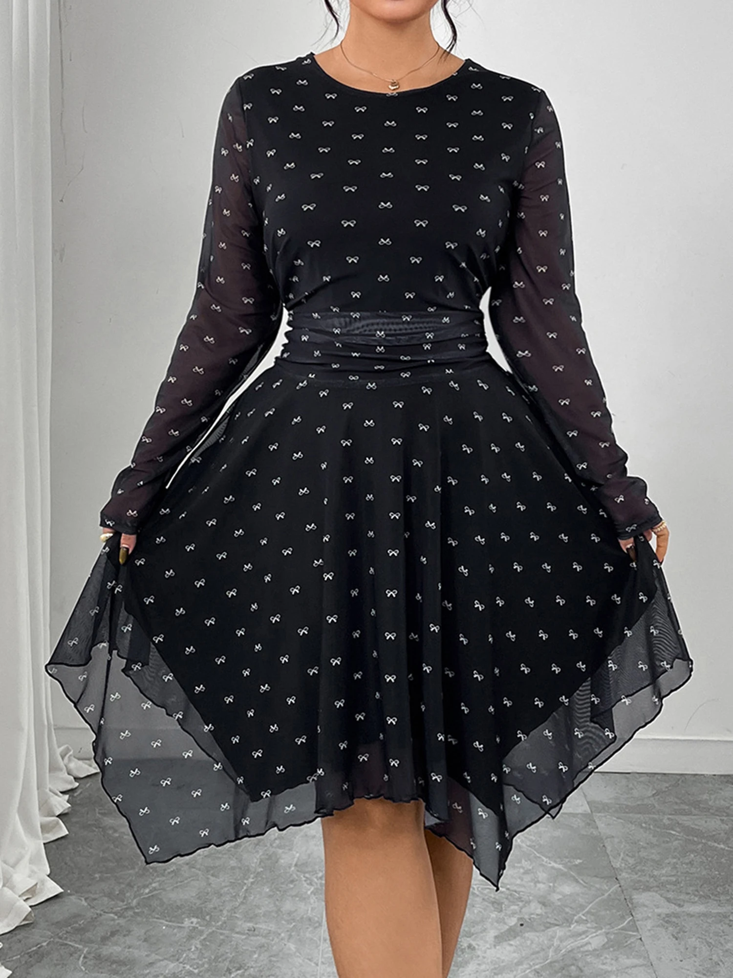 ชุดเดรสแม็กซี่เดรสคอวีแขนระบายลายดอกไม้ของผู้หญิง ชุดเดรสโบโฮพลิ้วไหวหรูหราพร้อมเข็มขัดและผ่าข้าง