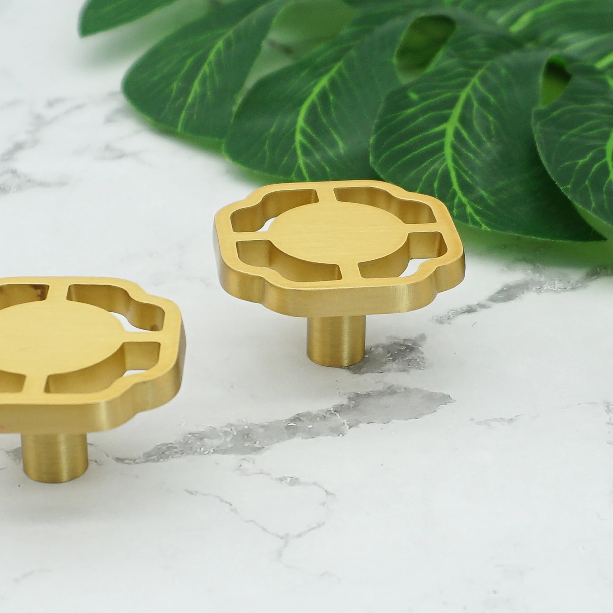 Solid Brass Single Hole Knobs for Cabinets and Drawers Modern Simple Cabinet Handles Gold Cupboard Door Pulls Furniture Hardware