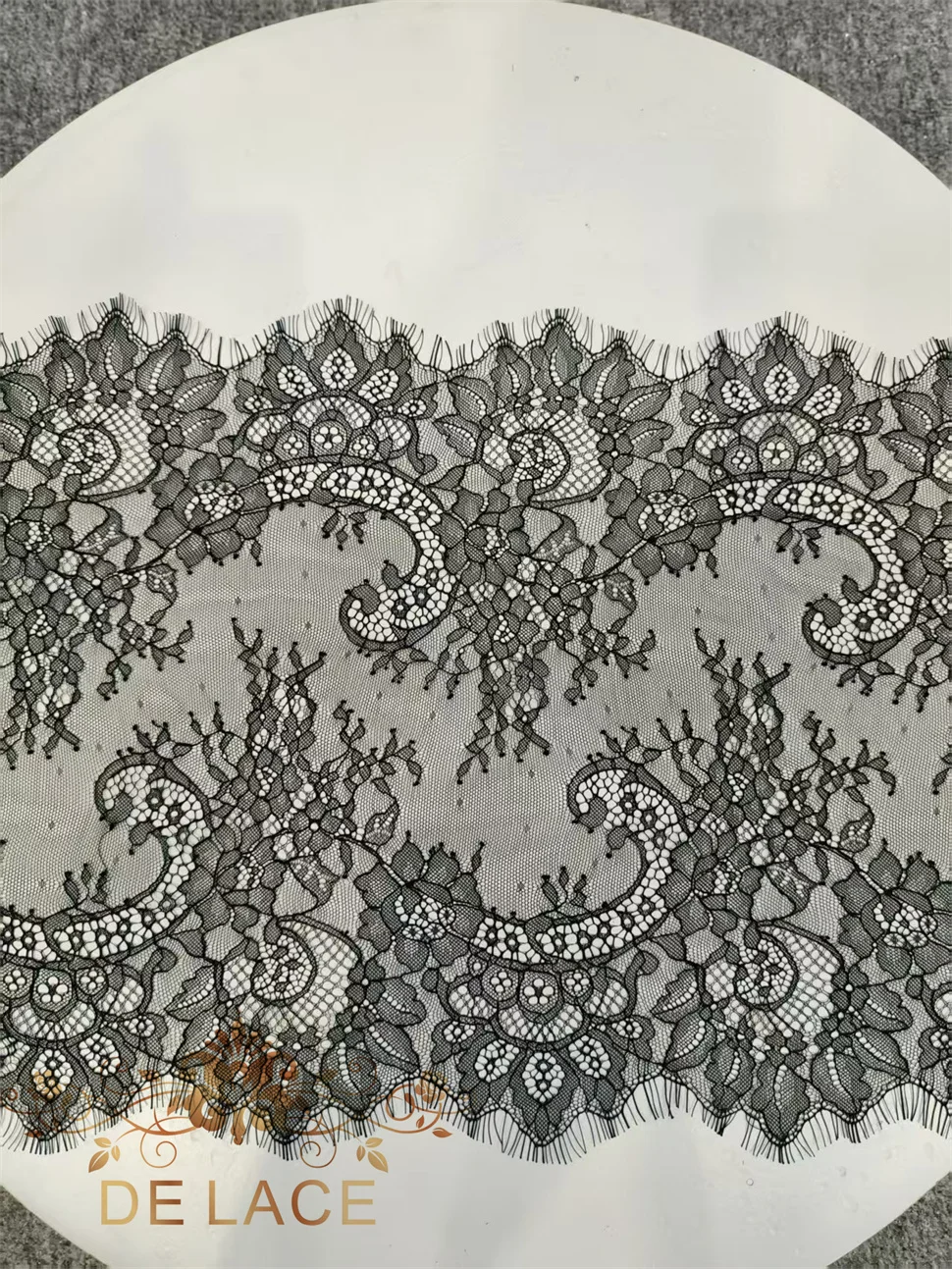 XXHB Delicado Macio Cílios Chantilly Lace Guarnições Padrão Floral Renda Oco Out Vestido de Noiva Tecido de Renda