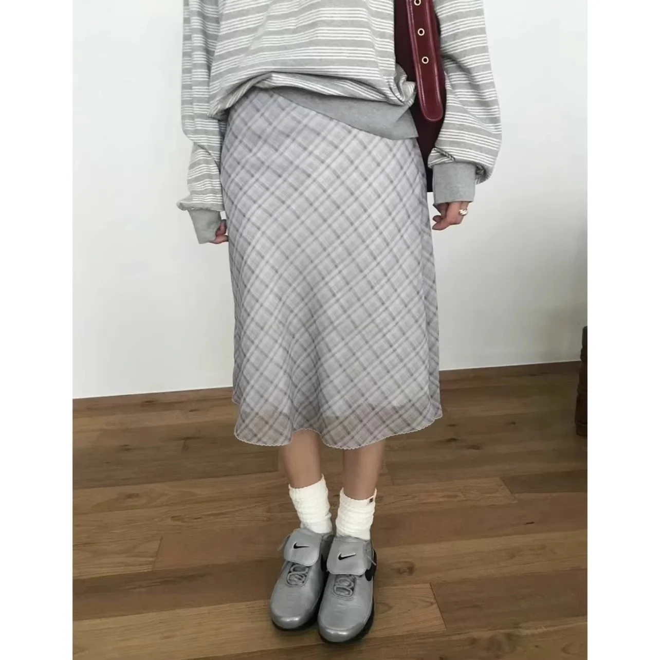 

High Waist Midi Skirt Korean Sle Hook Embellied Hem Personali Design Plaid A-Line Skirt for Women Autumn Season