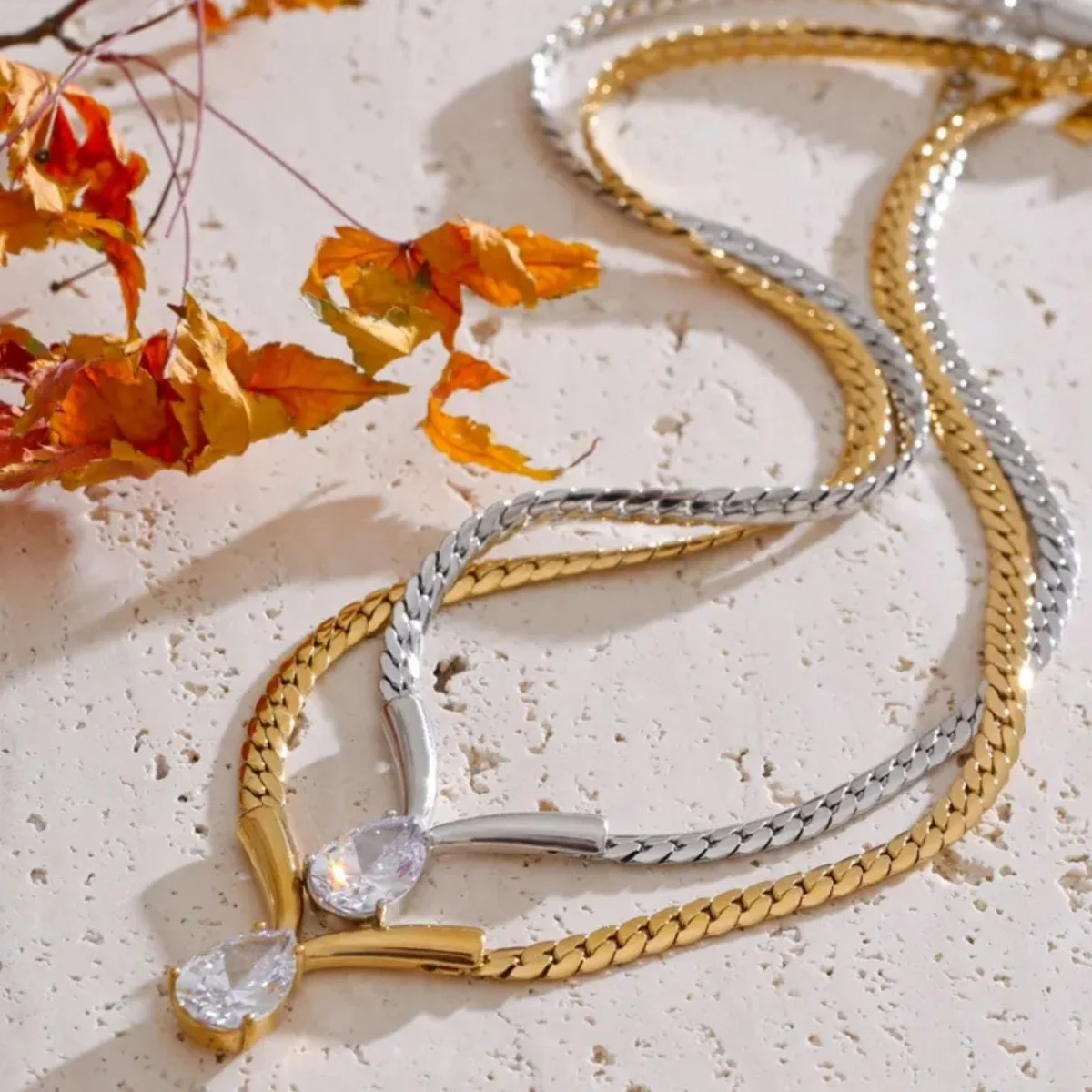 Designer Unisex Stainless Steel Two-Tones Snake Chain Necklace Teardrop Zircon Pendant Delicate Clavicle Chain Stackable Jewelry