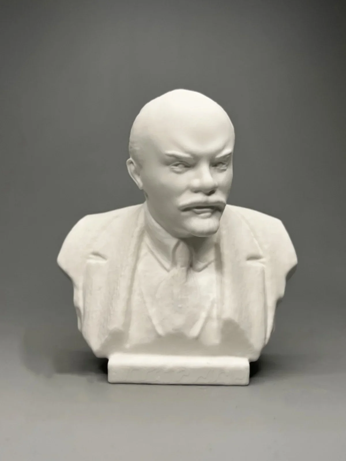 

Lenin great man plaster statue art sculpture table decoration ornament