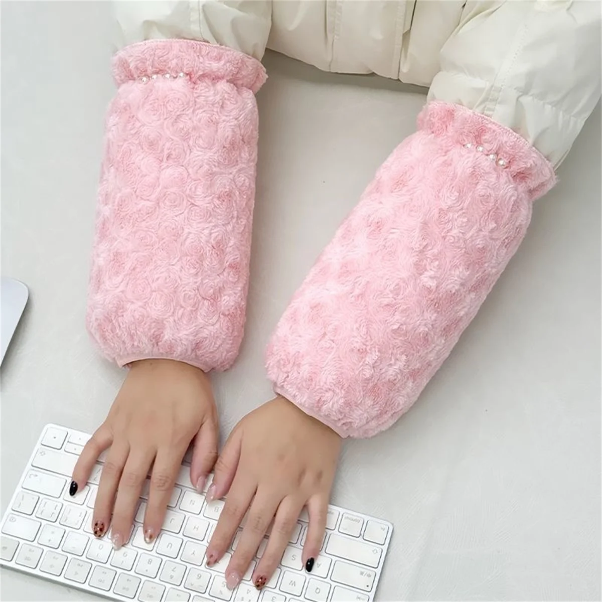 Women's long sleeves, autumn and winter adult student short style, plush pearl, office, stain-resistant and dirt-proof, hand-pro