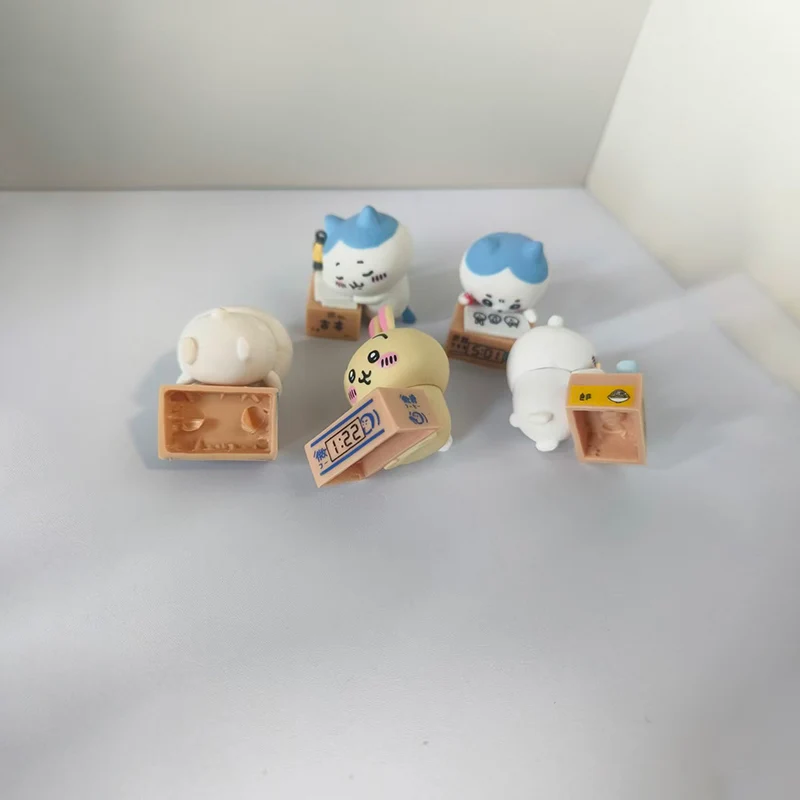 치이카와 책상 만화 장식품 귀여운 만화 모델 장난감 케이스 자동차 장식품 하치와레 우사기 자동차 액세서리 친구 선물