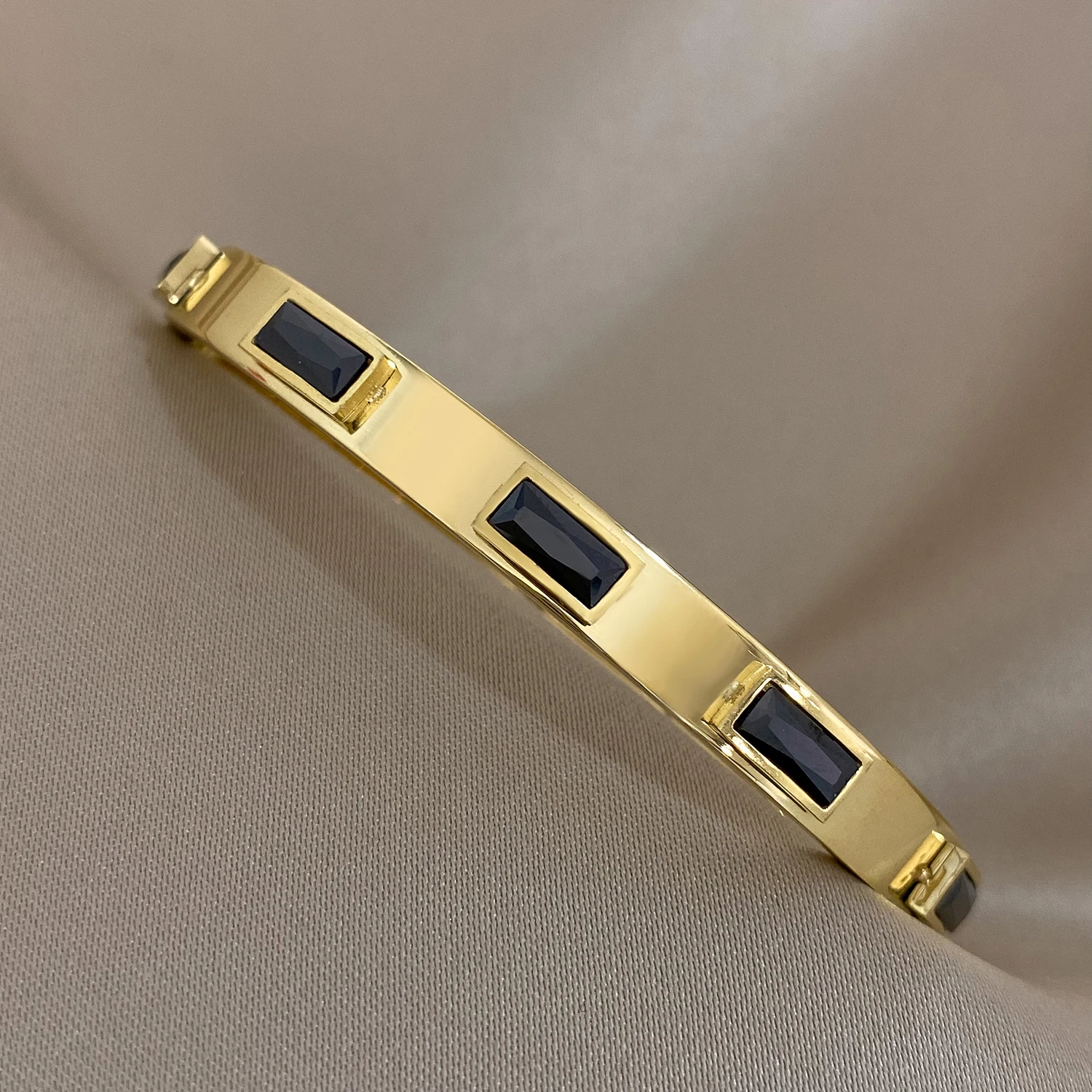 DODOHAO Vintage Inlay Geometric Multicolor Zircon Stainless Steel Bangles Bracelets for Women New Stylish Gold Color Unusual Wri