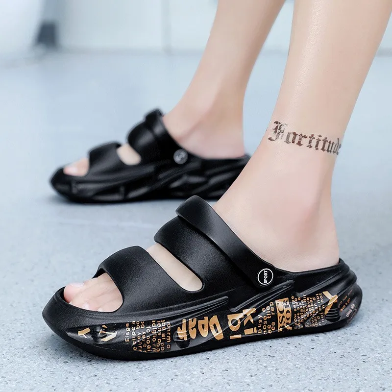 نعال رجالية داخلية وخارجية مانعة للانزلاق ، منزلقات شاطئ ، صنادل رياضية ناعمة من إيفا ، أحذية صيفية ، موضة جديدة