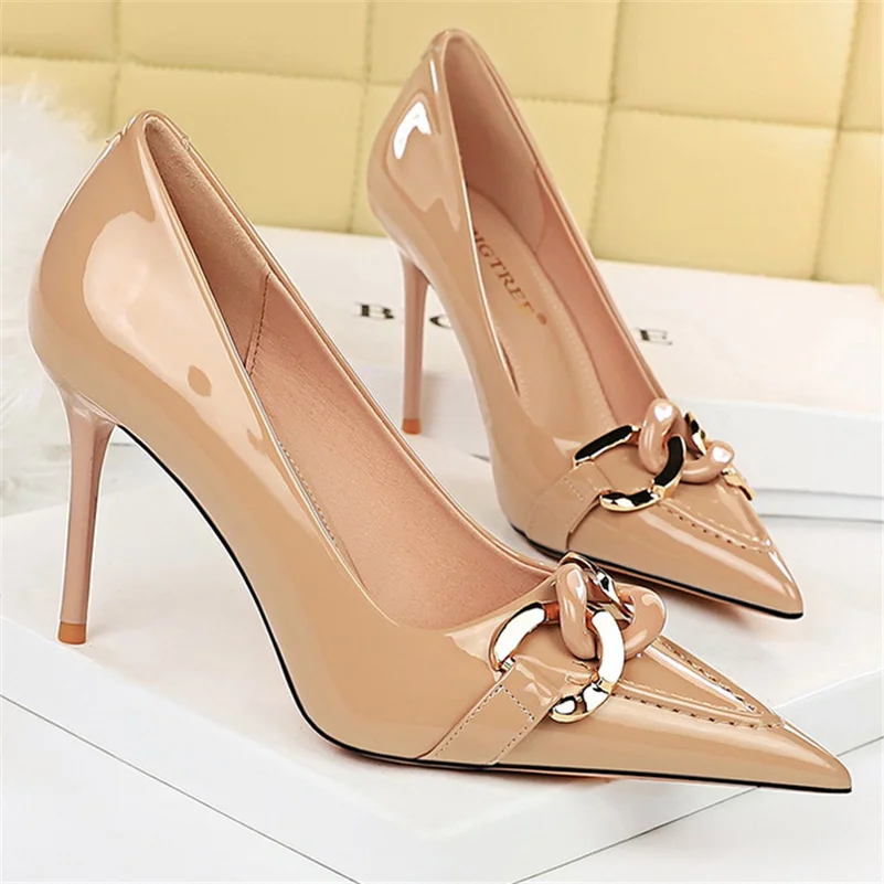 Women Fetish 9.5cm High Heels Metal Chain Pumps Wedding Bridal Sexy Green Nude Stiletto Heels Lady Scarpins Glossy Leather Shoes