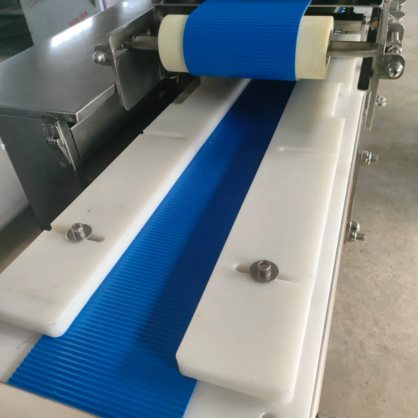 Industrial Stainless Steel Belt Conveyor Chicken Breast Filleting Machine/Horizontal Fresh Meat Pork Beef Slicer