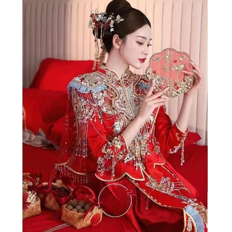 

The new Chinese-style wedding dress dragon and phoenix gown is a for ceremony