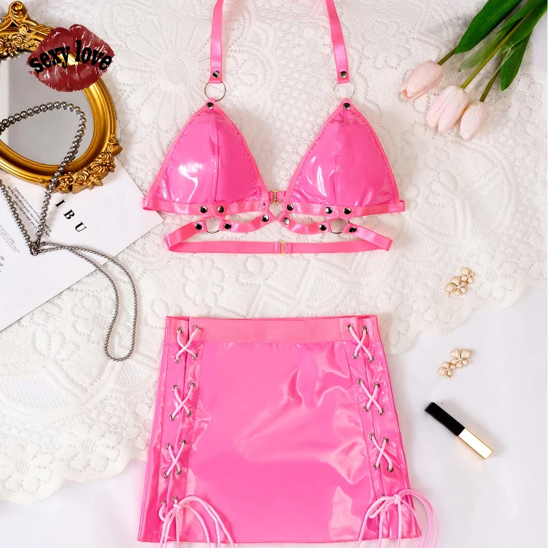 セクシーラブBDSM新商品プレミアムツートンマルチサイズホットスパイシーブライトレザーセクシートライアングルカップブラショートスカートセックスセット