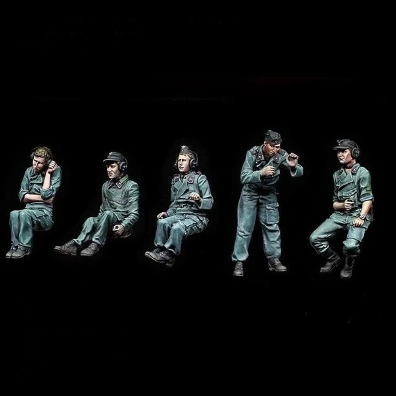 Precyzyjny model z żywicy odlewanej w skali 1:35, zestaw pancernych pojazdów i żołnierzy, 5-elementowy zestaw do samodzielnego montażu, niepomalowany.