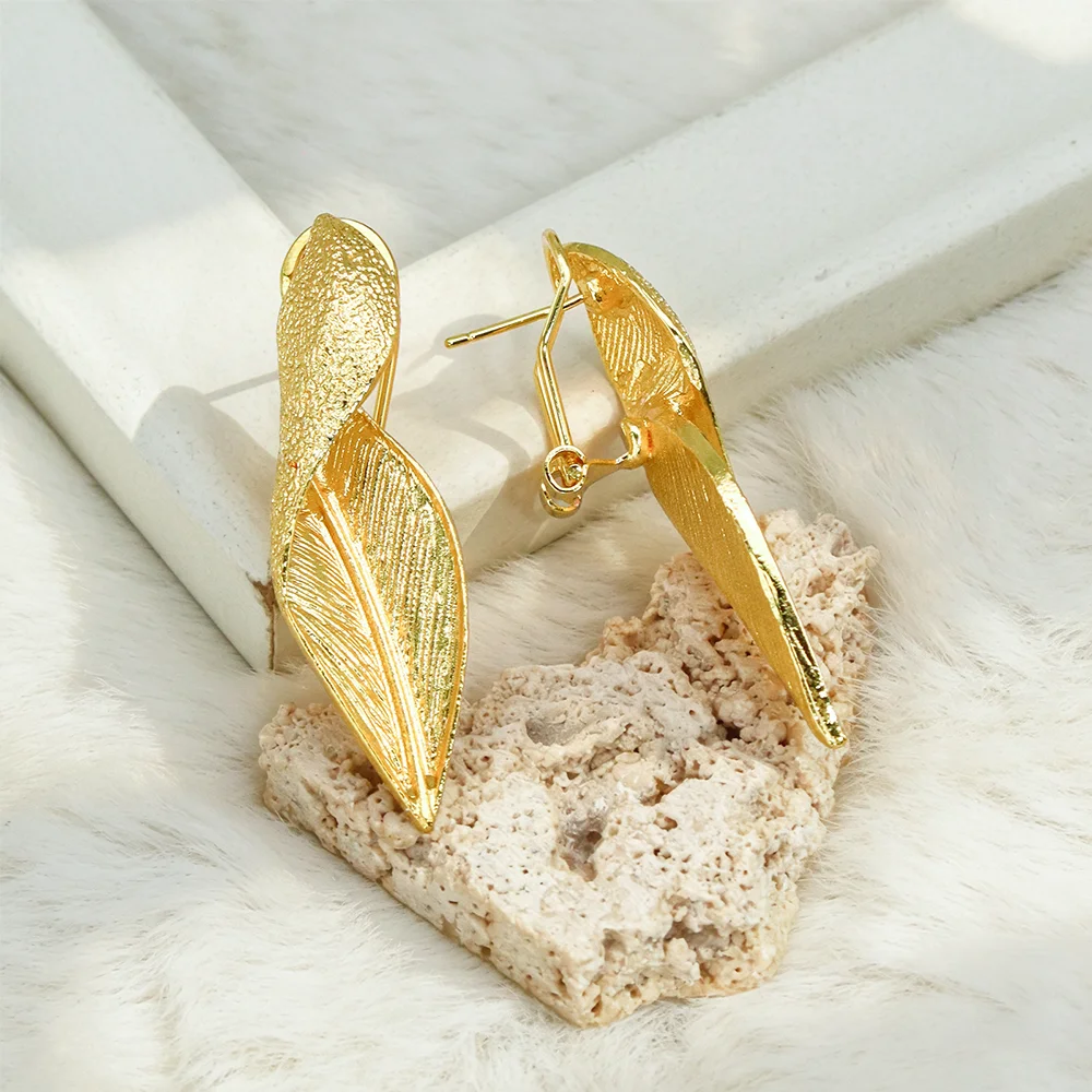YTJX Vintage Strukturierte Gedrehte Blatt-Ohrringe, Goldfarbene Metall-Blatt-Hängeohrringe, Bohemian-Statement-Modeschmuck für Frauen – Detail 7