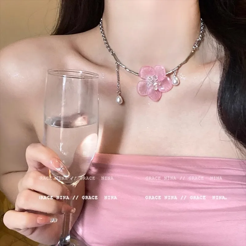 رومانسية المتخصصة الوردي الحلو زهرة الترقوة سلسلة تنوعا مزاجه قلادة المرأة اللؤلؤ هامش سلسلة الترقوة