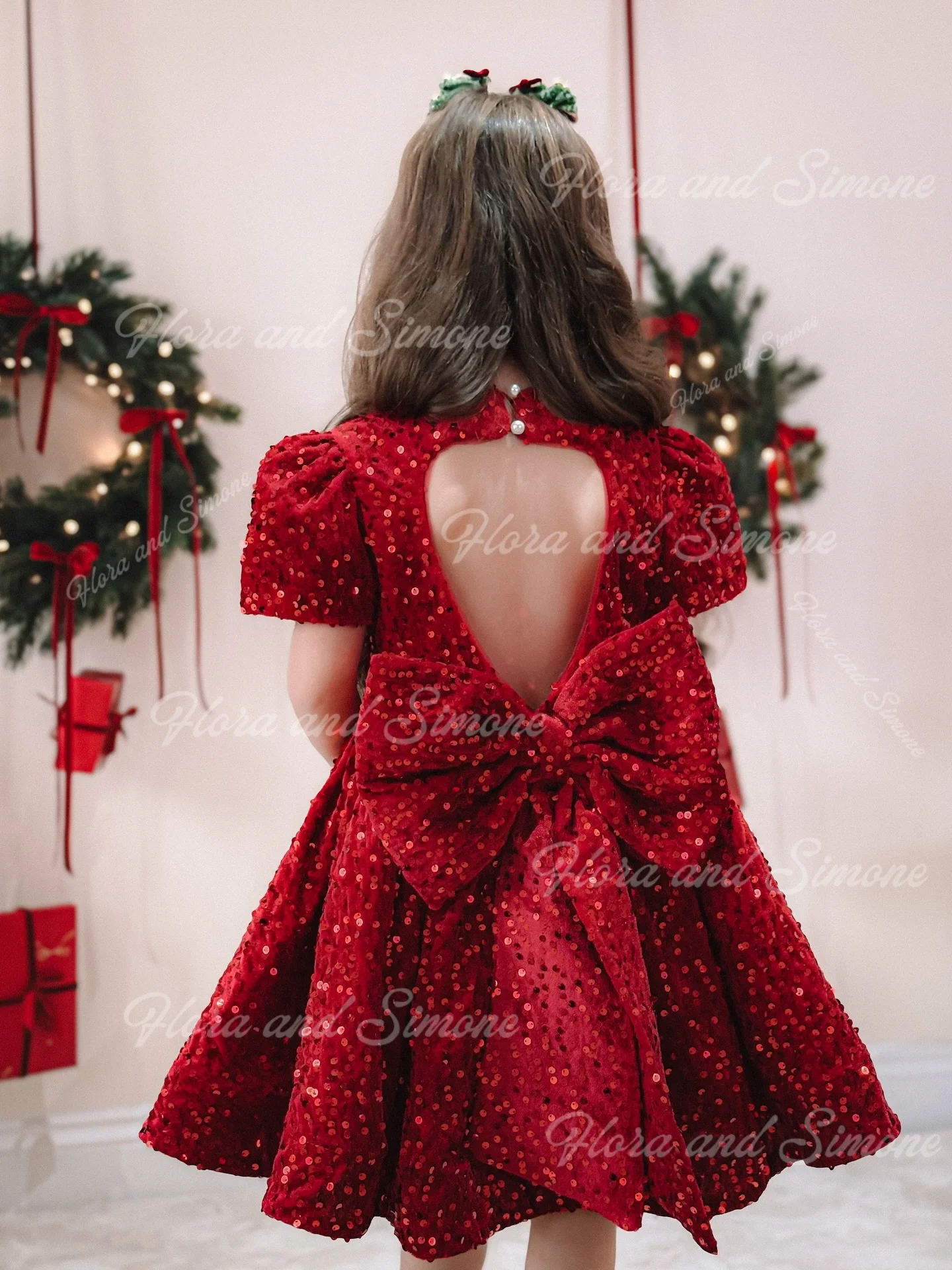 Abiti da ragazza di fiori senza schienale con fiocco rosso stile corto con paillettes personalizzati Celebrazione natalizia Celebrazioni natalizie Ricevimenti formali