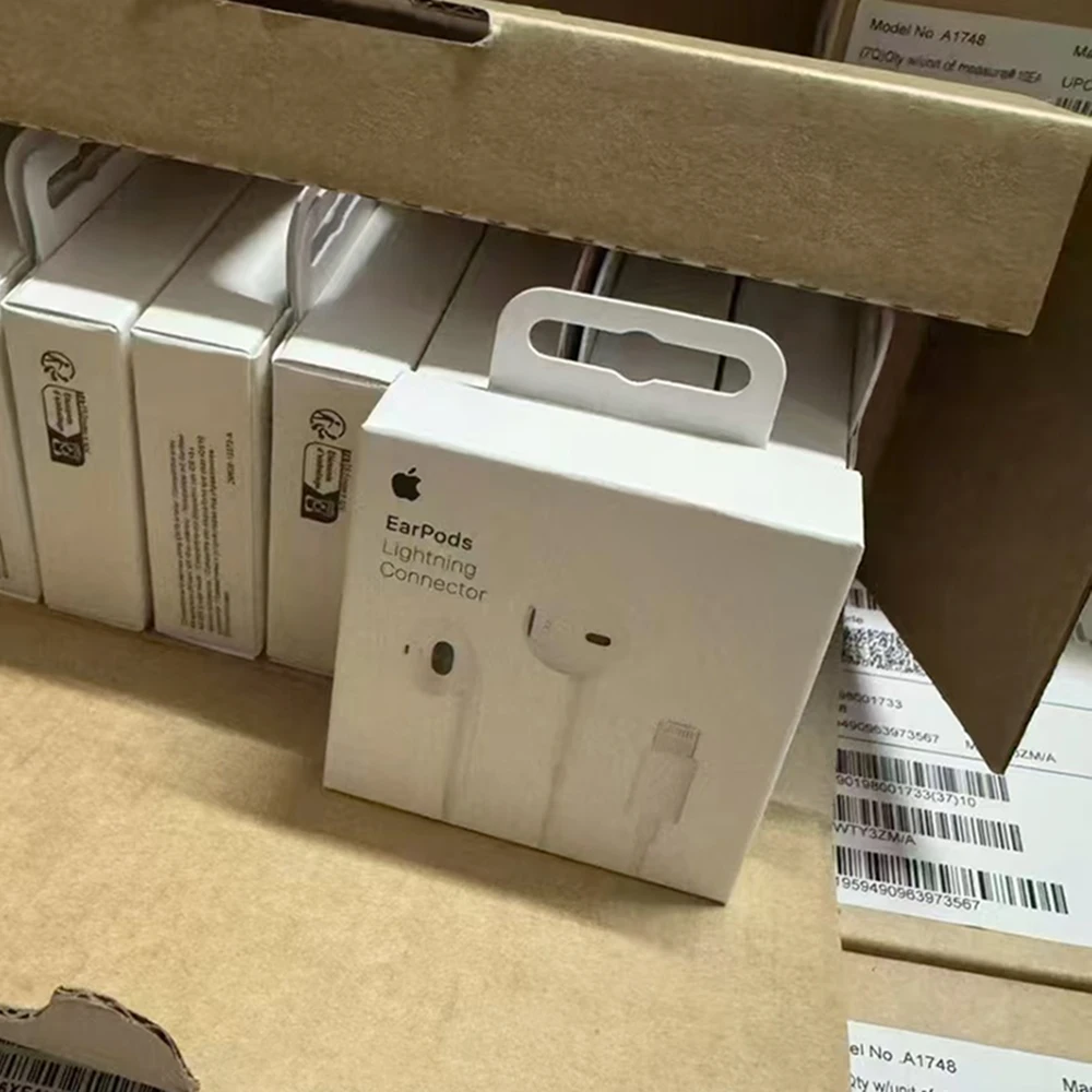 سماعات Apple EarPods مع USB-C Lightning أو 3.5 ملم توصيل سلكي لسماعات الأذن المدمجة عن بعد للتحكم في حجم مكالمات الهاتفية الموسيقية