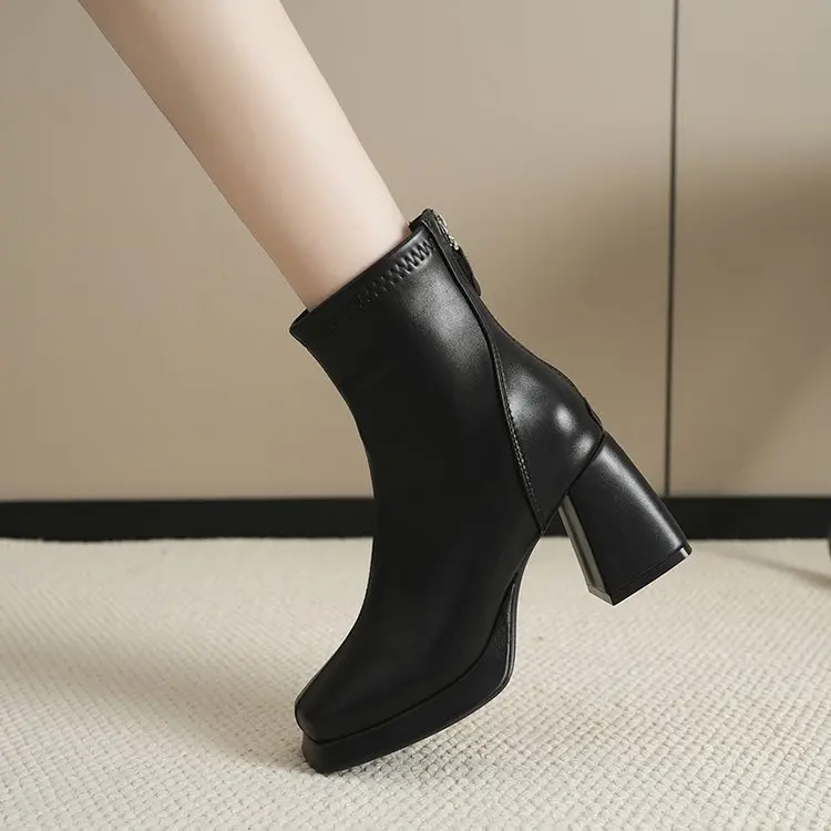 Damen Plateau-Stiefeletten mit eckiger Spitze, Reißverschluss hinten und Blockabsatz – Modische kurze Stiefel – Detail 6