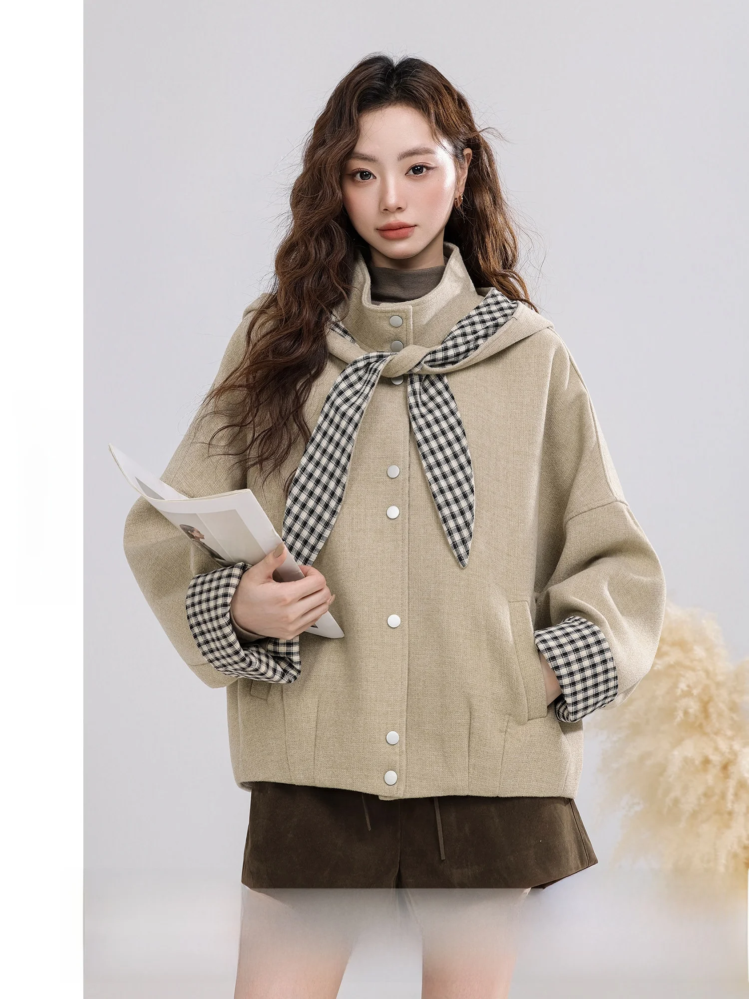 

Зимнее пальто Autumn Le Road 2025: Новинка, винтажный стиль, клетчатый узор, с капюшоном, женское, свободный крой, полиэстер, длинный рукав, воротник-стойка