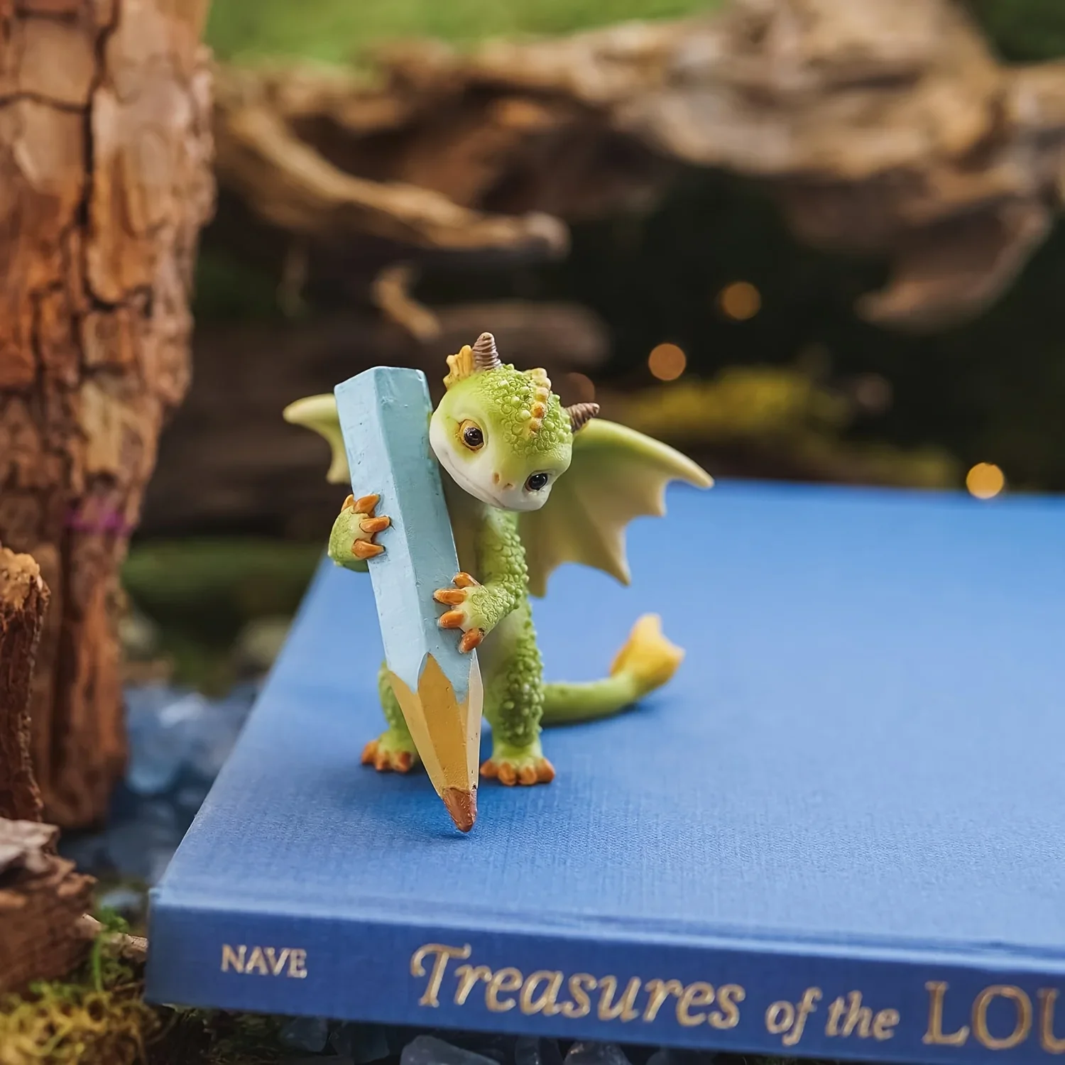 

Dinosaur figurines, home dormitory crafts, birthday gifts, toys, characters, home decorations.