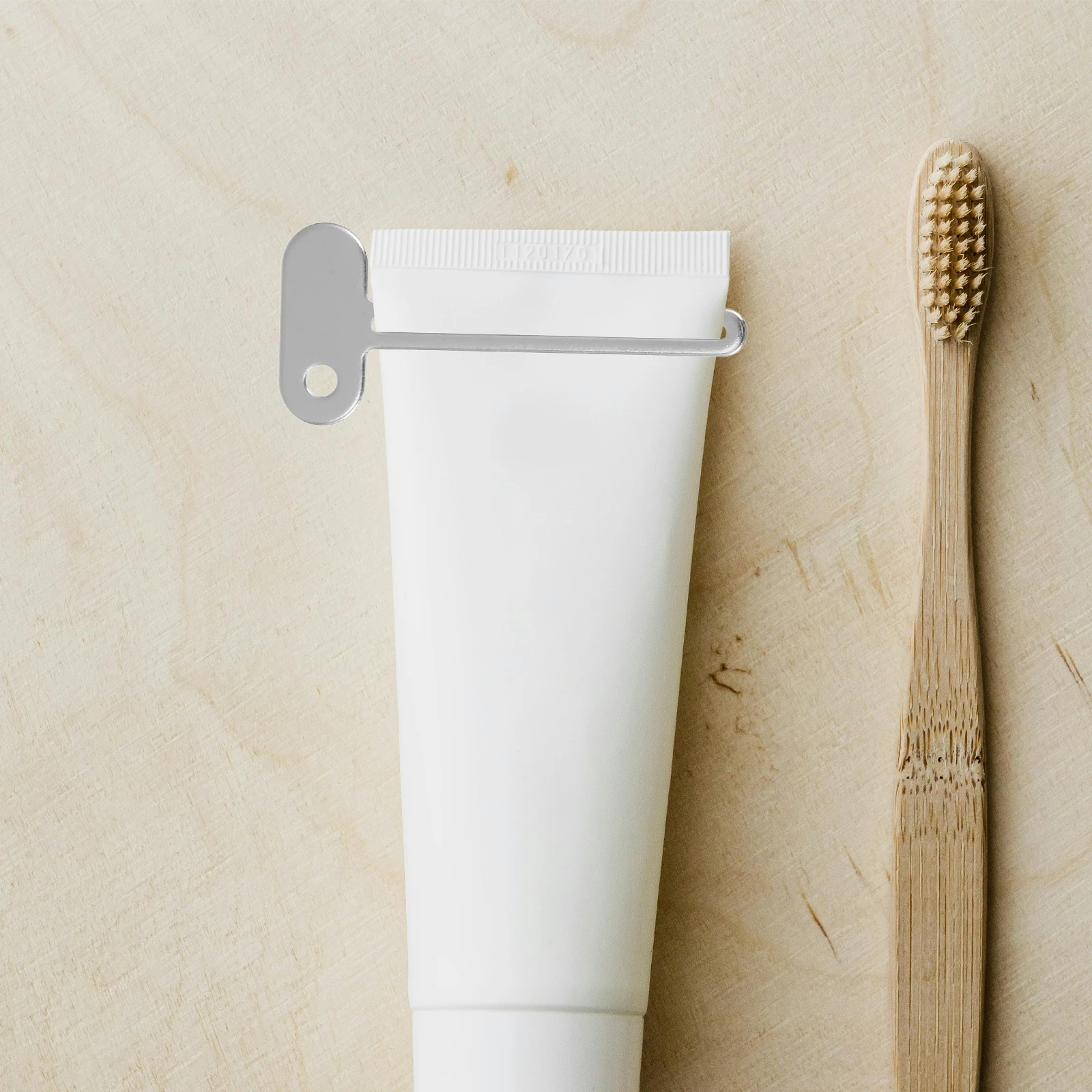 

6pcs Tube Squeezer Metal Toothpaste Dispenser Bathroom Presser Key Roller Squeezer Tools Practical Save Effort Avoid Waste Keep