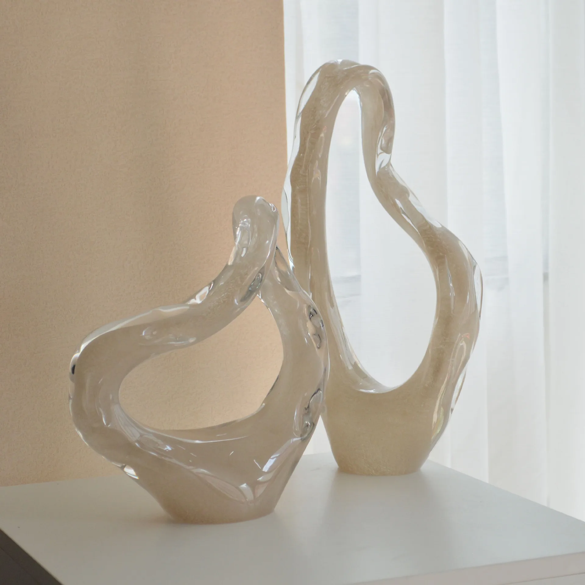 Modern Abstract Irregular Hollow Crystal Sculpture, Light‑Luxury Desktop Art Ornament For Living Room Entryway Showroom Decor