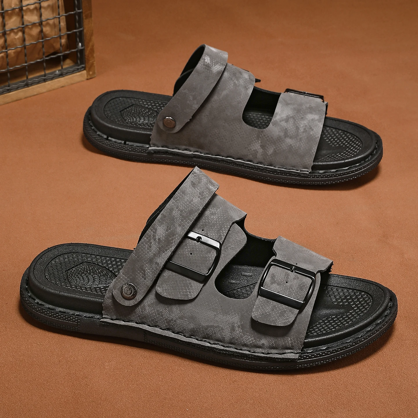 Summer New Breathable Soft-soled Non-slip Outdoor Beach Shoes Fashion Walking Sandals Men's High-quality Sports Casual Slippers