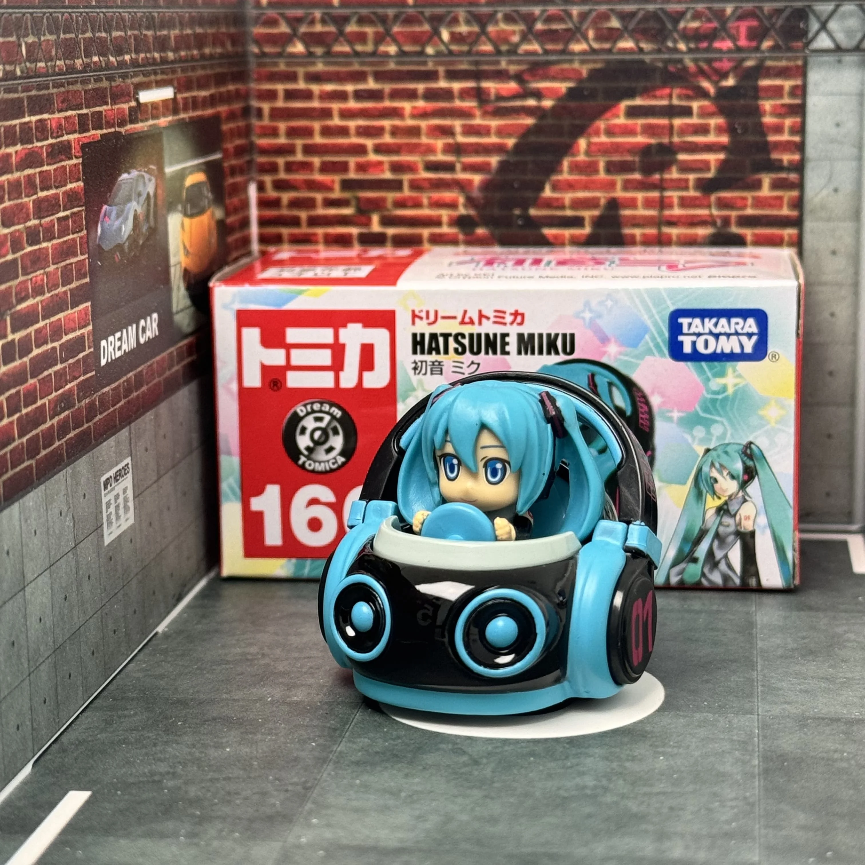 Authentic Tomy Tomica Dream Tomica No.160 Hatsune Miku Mini Car Model Diecast Metal Model Series Children Christmas Boy Toys