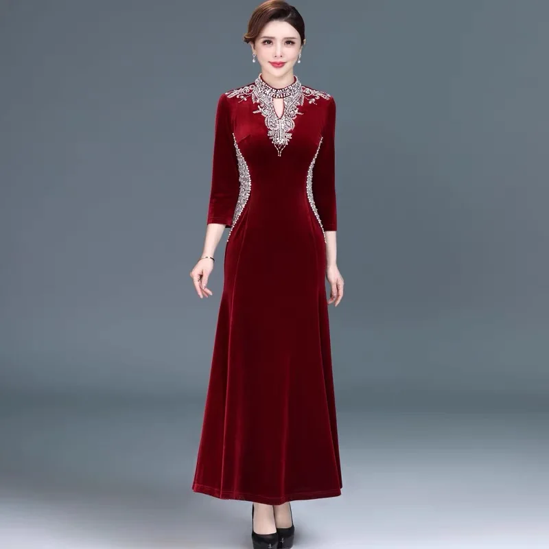 Vestido de terciopelo dorado con diamantes de industria pesada de alta gama nueva primavera otoño Cheongsam vestidos de cola de pez vestido de fiesta largo elegante para madre 6XL