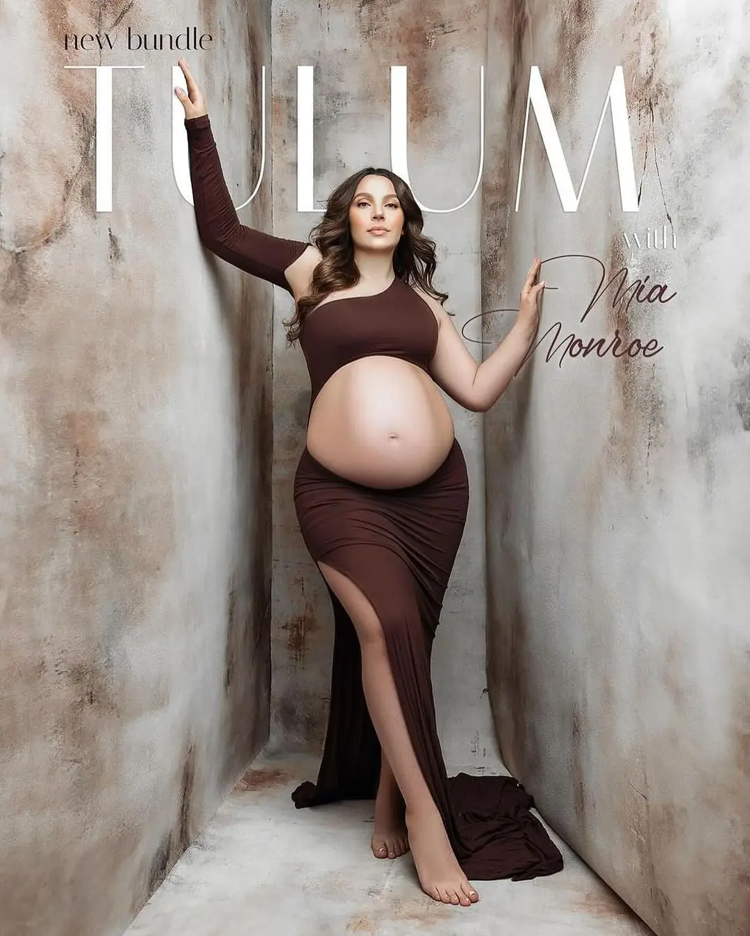 

Brown Tight Fitting Maternity Dress for Photoshoot Modern Magazine Style Pregnancy Photography Gown with Soft Stretch Fabric