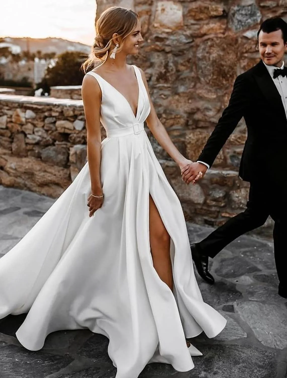 Customized Beach A-Line Wedding Dress 2025 Simple Casual Sleeveless V Neck Slit Satin Birde Party Gowns Robe De Mariage