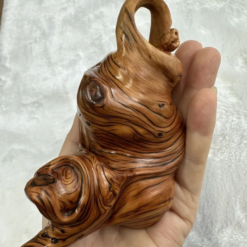 

Pure natural cypress hand handle, ornament, good texture, fragrant taste, can be played with by hand, be used as home ornament