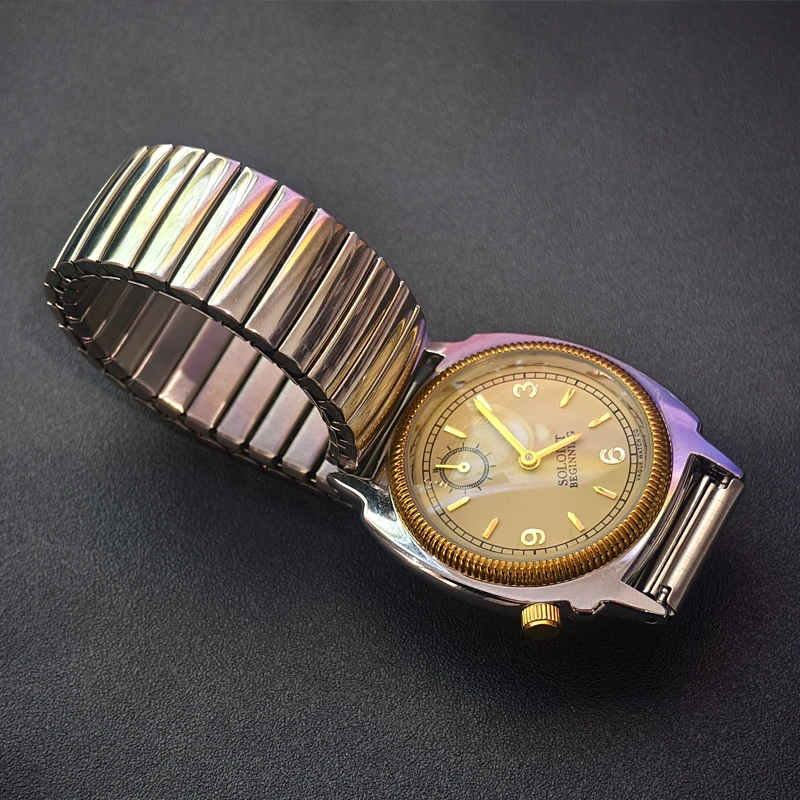 Jam Tangan Pasangan Terinspirasi Retro Tali Pegas Jam Tangan Kuarsa Wanita Jam Tangan Ringan Jam Tangan Pria Mewah Gelang Dapat Disesuaikan