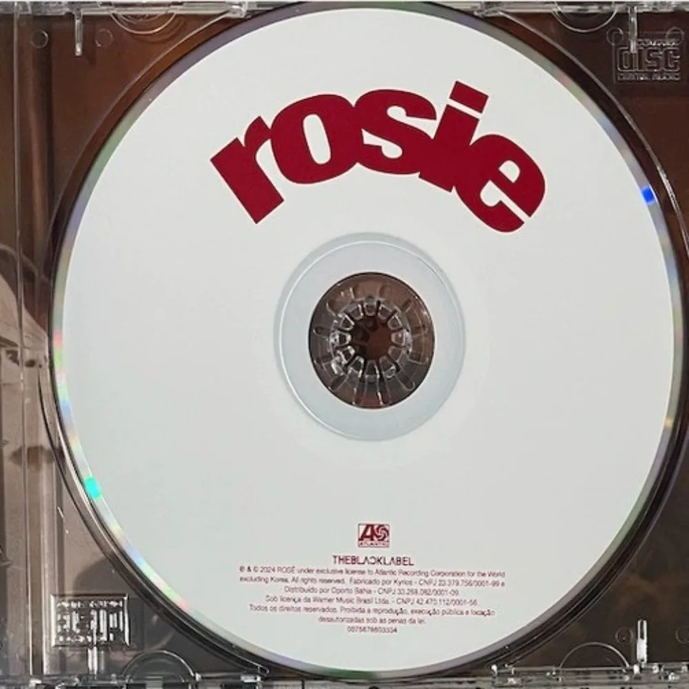 BLACKPINK ファーストソロアルバム R - APT. CD（ヨーロッパ版） - K-POPファンやコレクターのためのエレガントなポップ＆ボーカルヒット曲