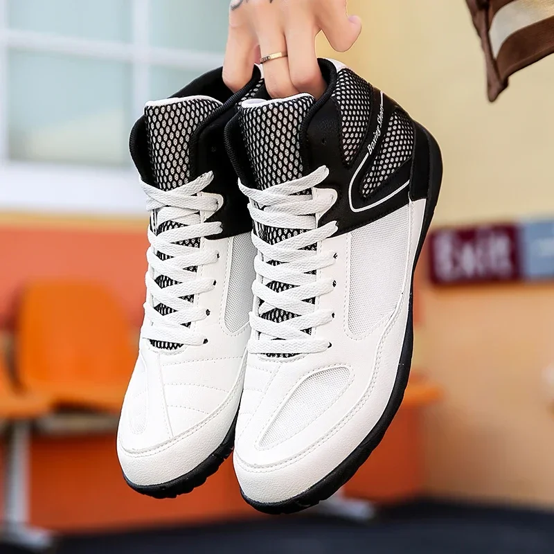 

New men's and women's boxing shoes, wrestling shoes, High-quality breathable anti slip motorcycle shoe Hiking shoes, Multifunc