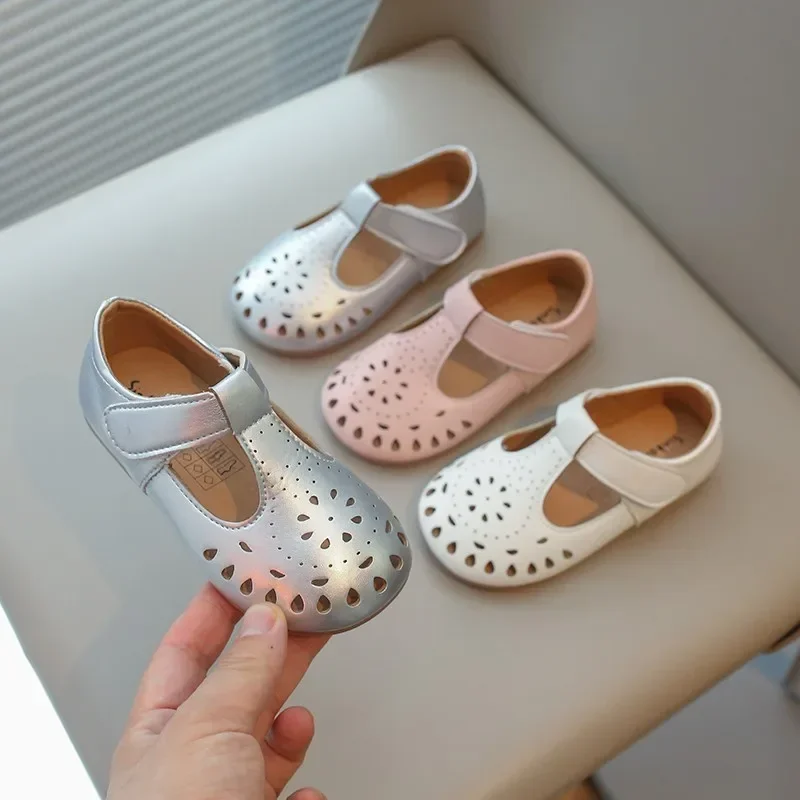 2025 Spring Summer Girls Casual Shoes Hollow Cut-outs Princess Sweet Soft Kids Leather Shoes T-strap Children Flats for Wedding