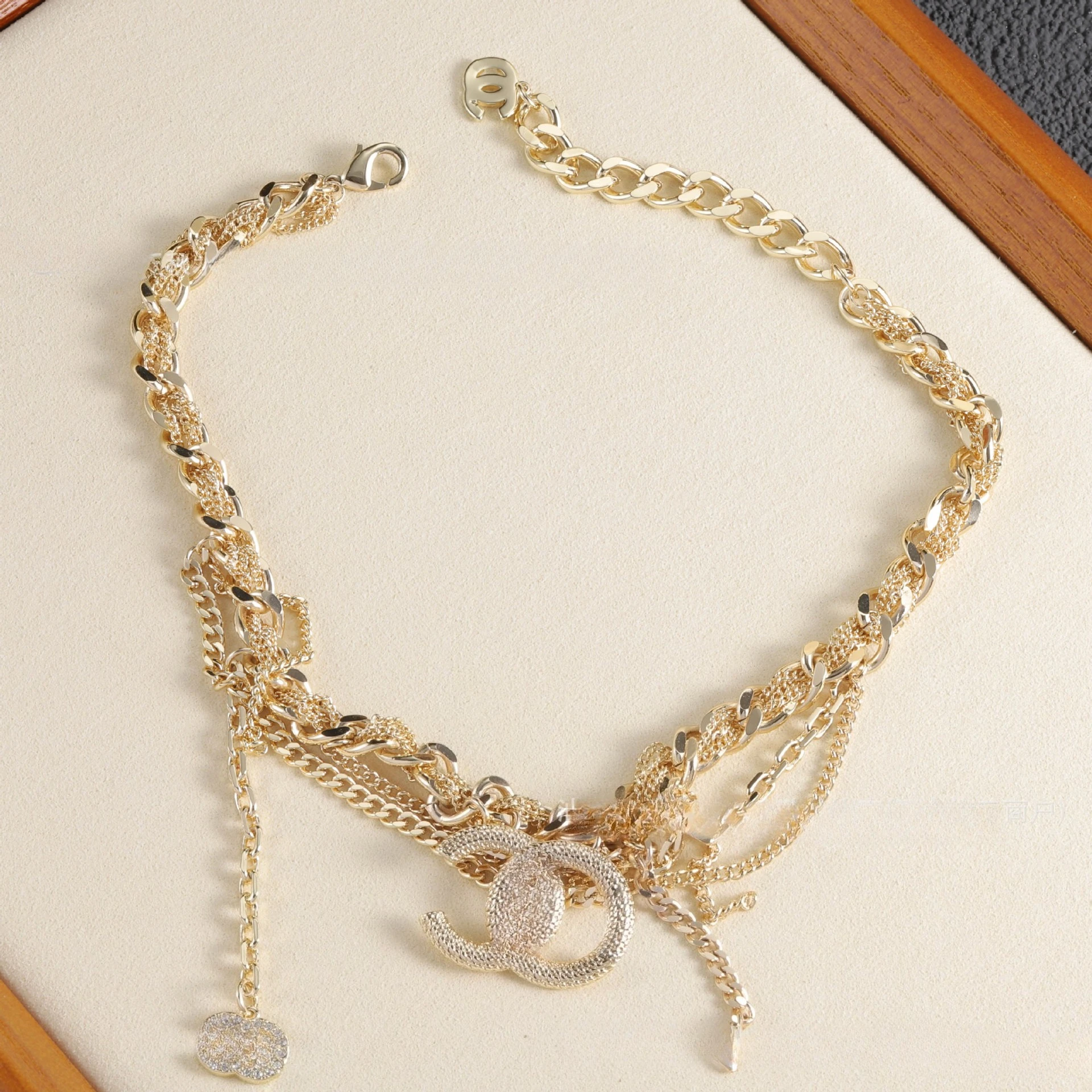 

Multi-layer Necklace Women's Fashion Accessories Light Luxury High-end Clavicle Chain 2025