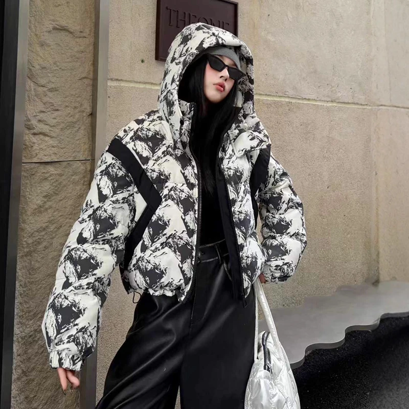 

Зимняя короткая лоскутная куртка-пуховик с капюшоном и принтом, женская теплая парка на белом утином пуху, верхняя одежда, женские куртки на молнии с завязками