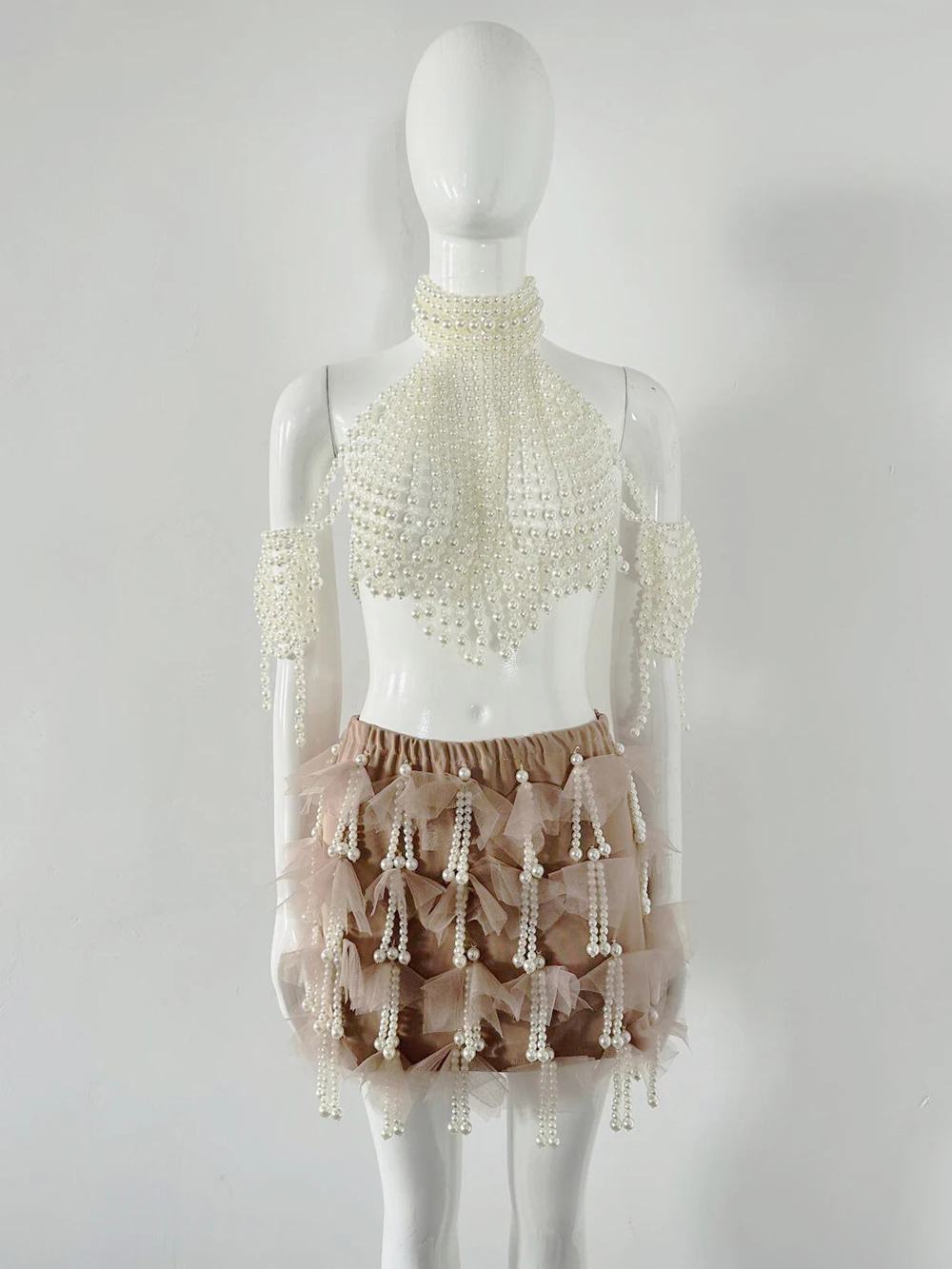 ชุดเสื้อและกระโปรงไข่มุกแฟชั่น Modphy ชุดเซ็ตสองชิ้นสำหรับผู้หญิง เสื้อไข่มุกโชว์หลังสุดเซ็กซี่ + กระโปรงสั้นพู่ระบาย