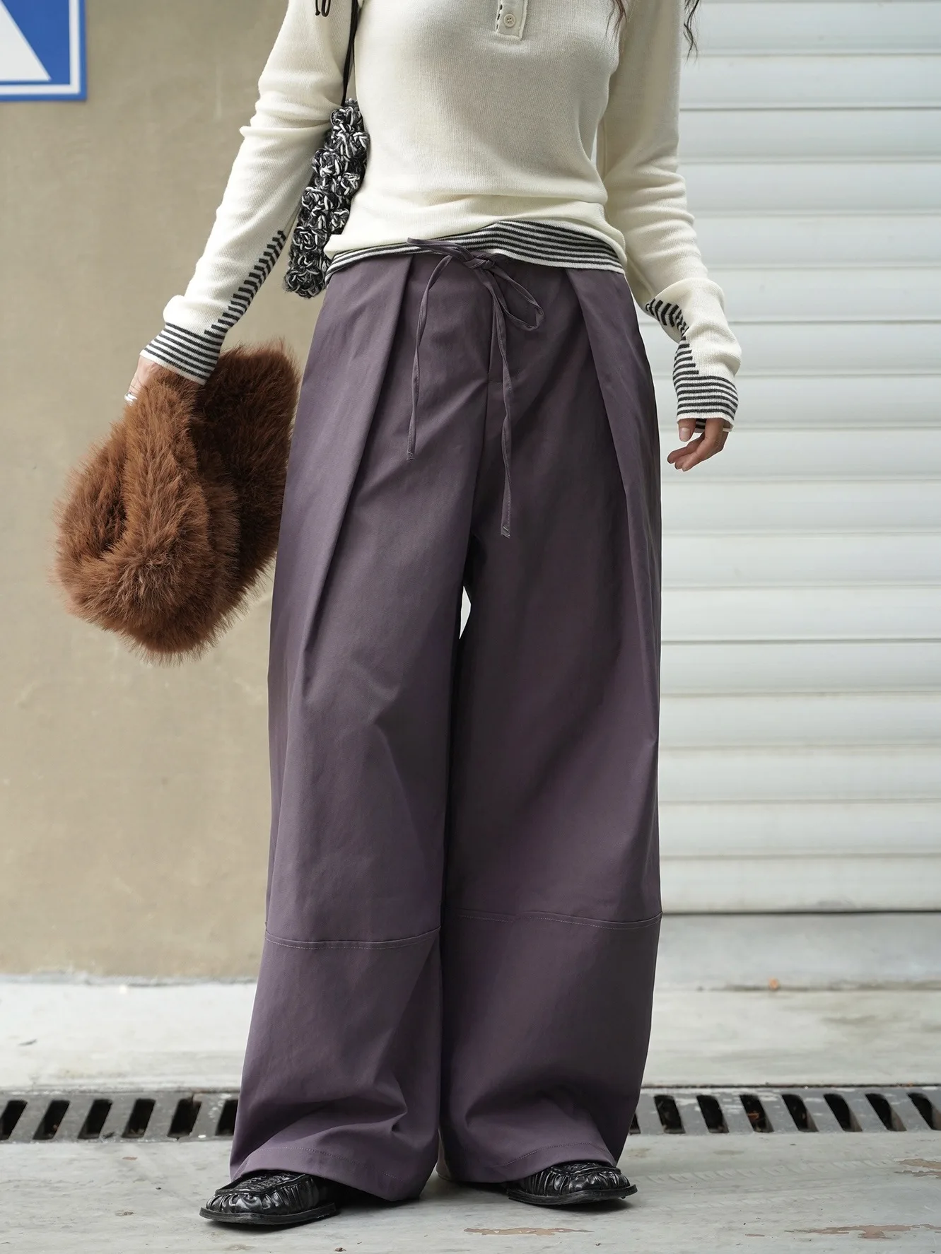 레트로 스타일의 하이웨이스트 플리츠 캐주얼 팬츠, 여성을 위한 루즈핏 디자인